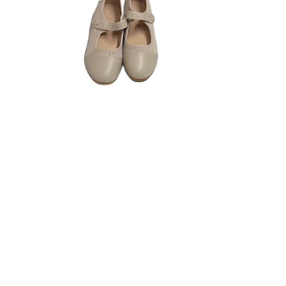 Chic Beige Mary Jane Flats NWOB sz 3.5
